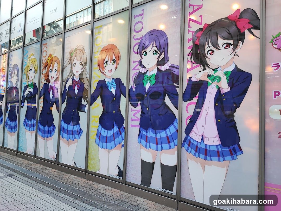 アトレ秋葉原 南側ガラス広告