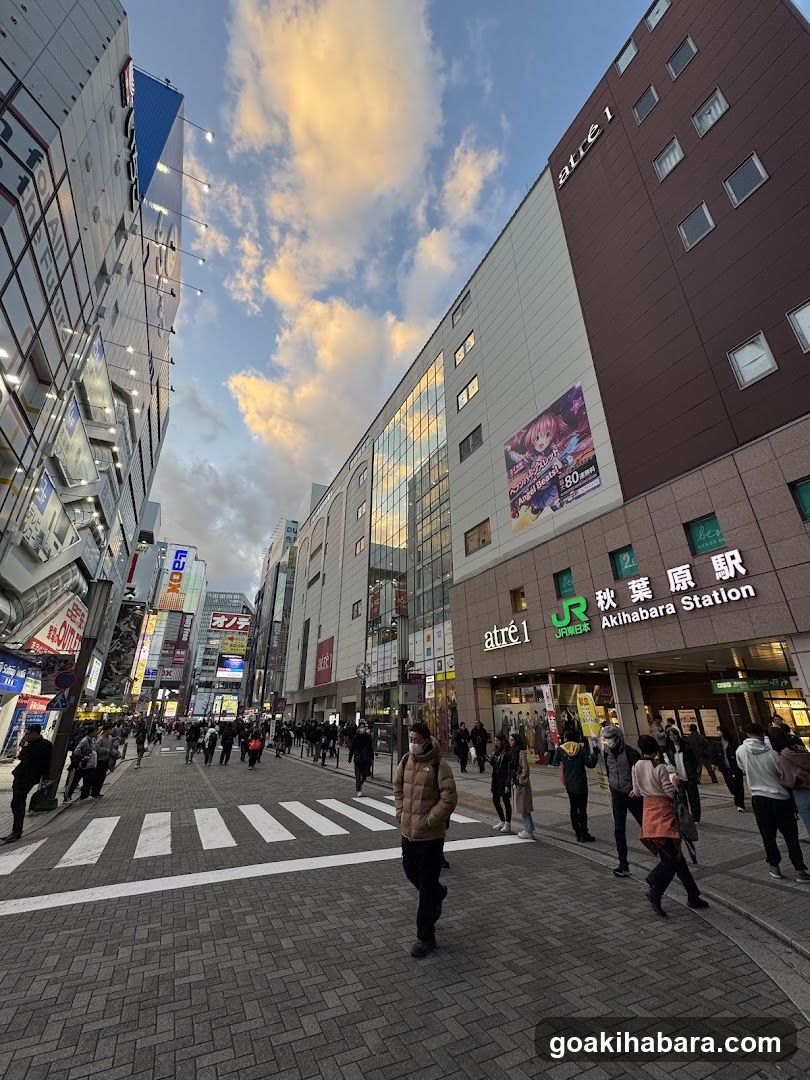 アトレ秋葉原 南側ガラス広告
