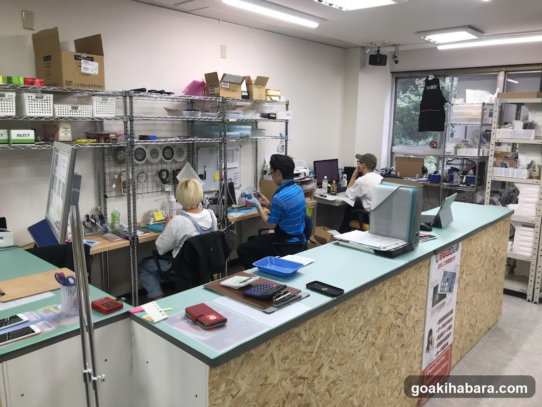 Smartphone Repair King Akihabara