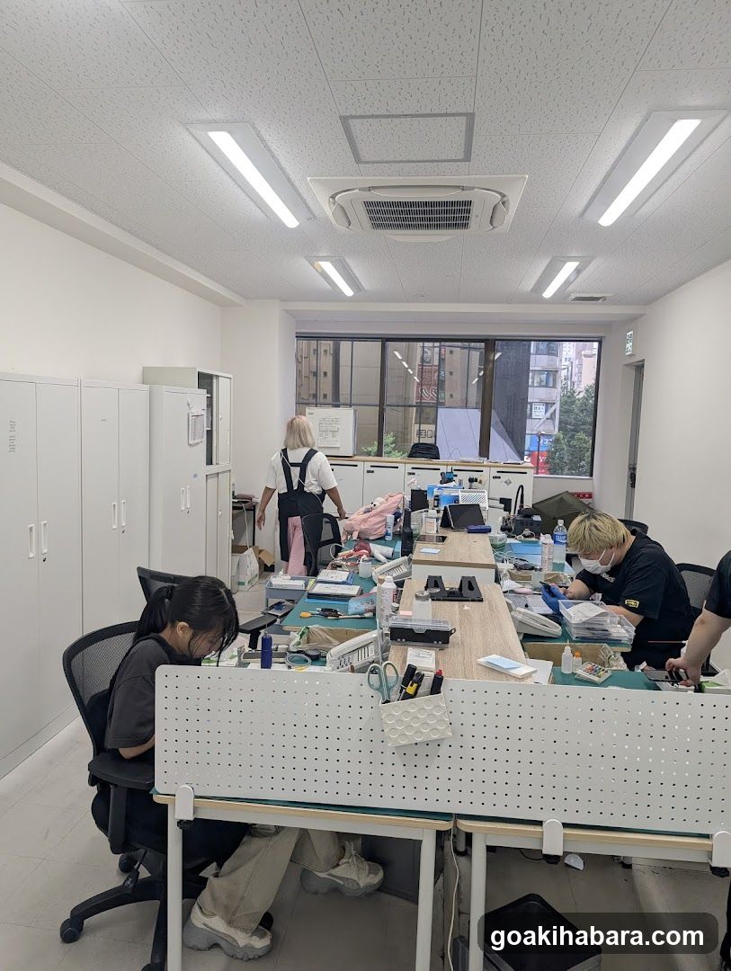 Smartphone Repair King Akihabara