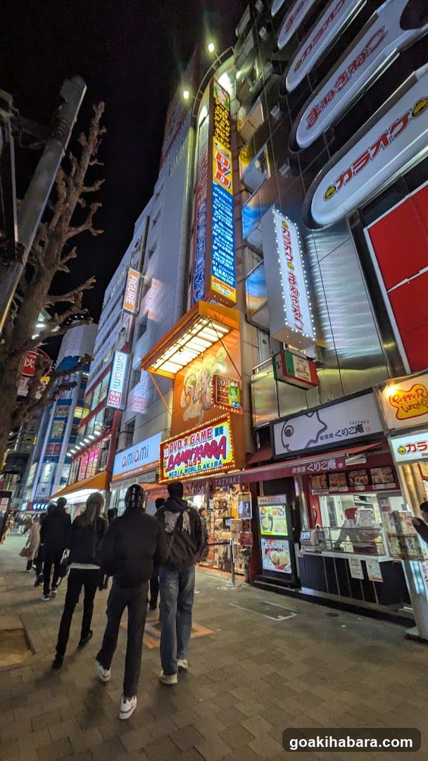 WATCH SQUARE (EDION AKIBA)
