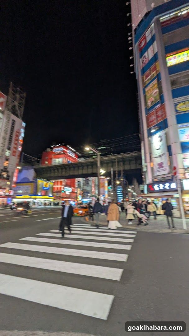 WATCH SQUARE (EDION AKIBA)
