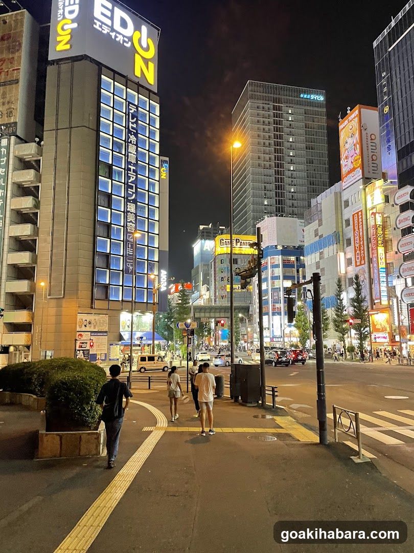WATCH SQUARE (EDION AKIBA)