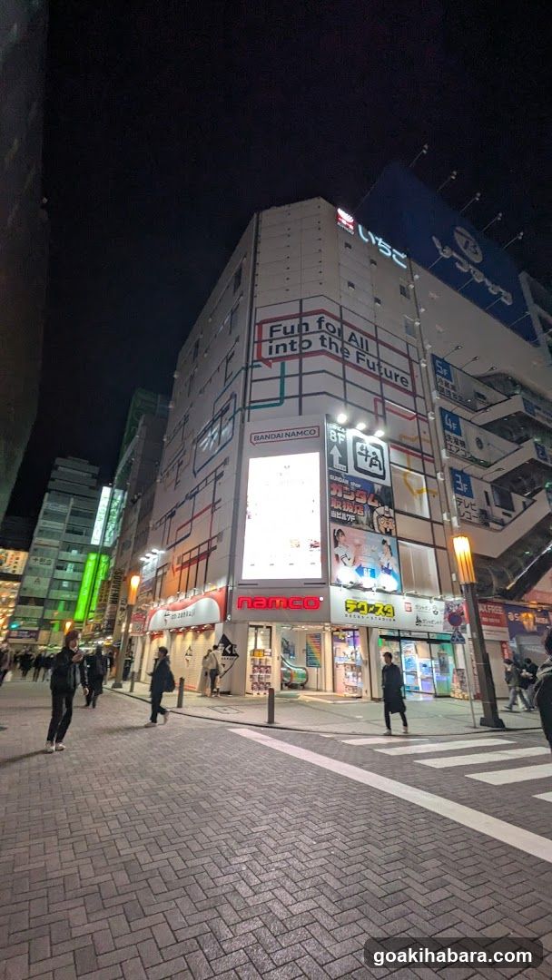 WATCH SQUARE (EDION AKIBA)