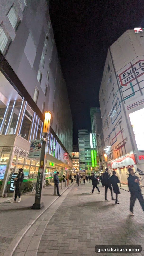 WATCH SQUARE (EDION AKIBA)