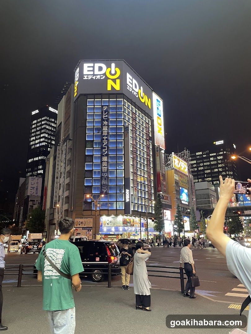 WATCH SQUARE (EDION AKIBA)