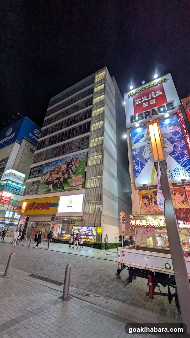 WATCH SQUARE (EDION AKIBA)