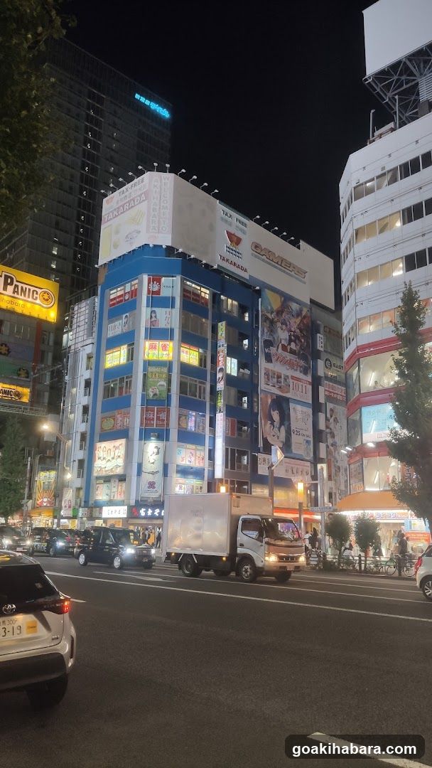 WATCH SQUARE (EDION AKIBA)