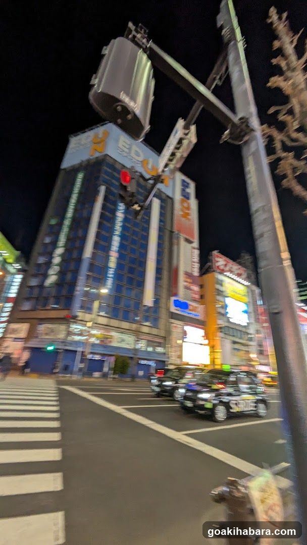 WATCH SQUARE (EDION AKIBA)