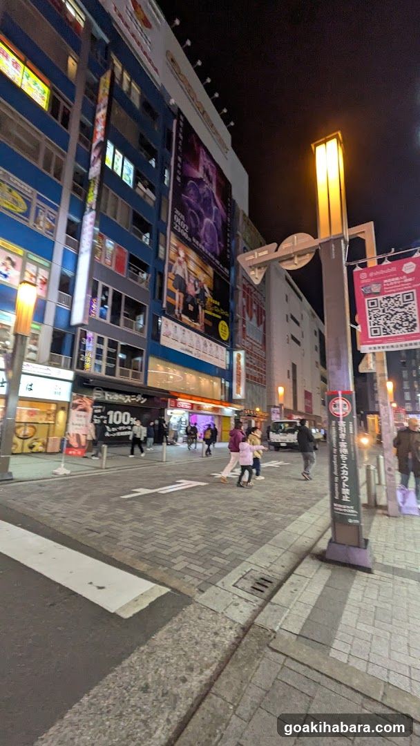 WATCH SQUARE (EDION AKIBA)