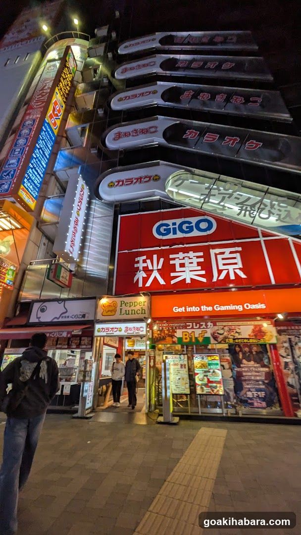 WATCH SQUARE (EDION AKIBA)