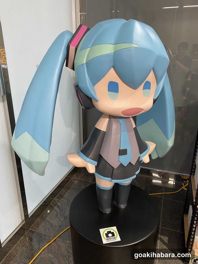 Akiba CO Gallery
