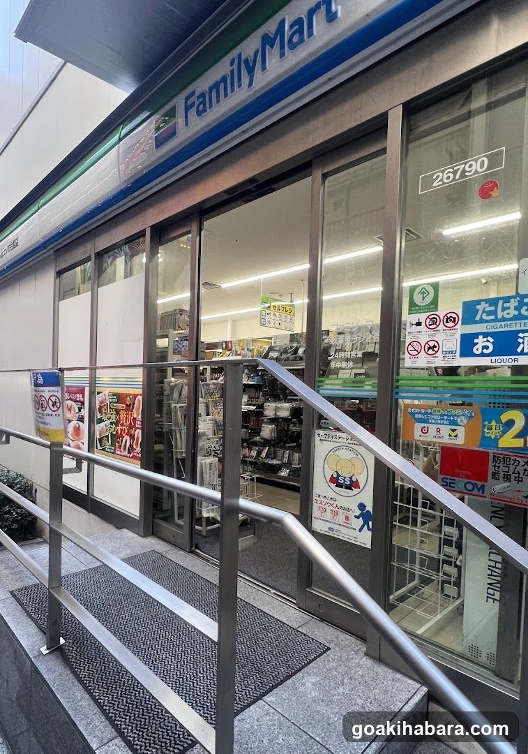 FamilyMart Entrance