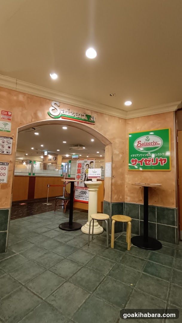 Saizeriya Interior View