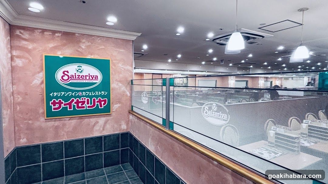 Saizeriya Interior View