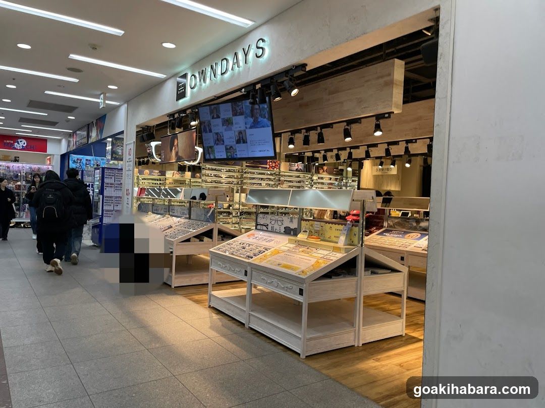 OWNDAYS Store Interior