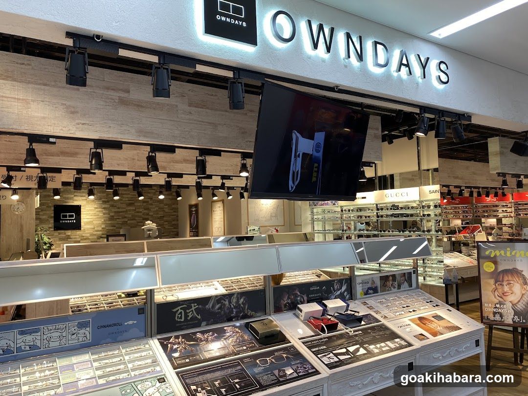 OWNDAYS Store Interior Display