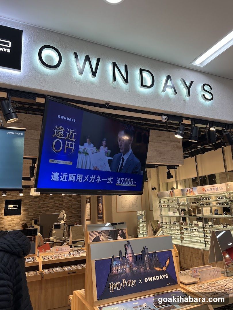 OWNDAYS Store Interior Display
