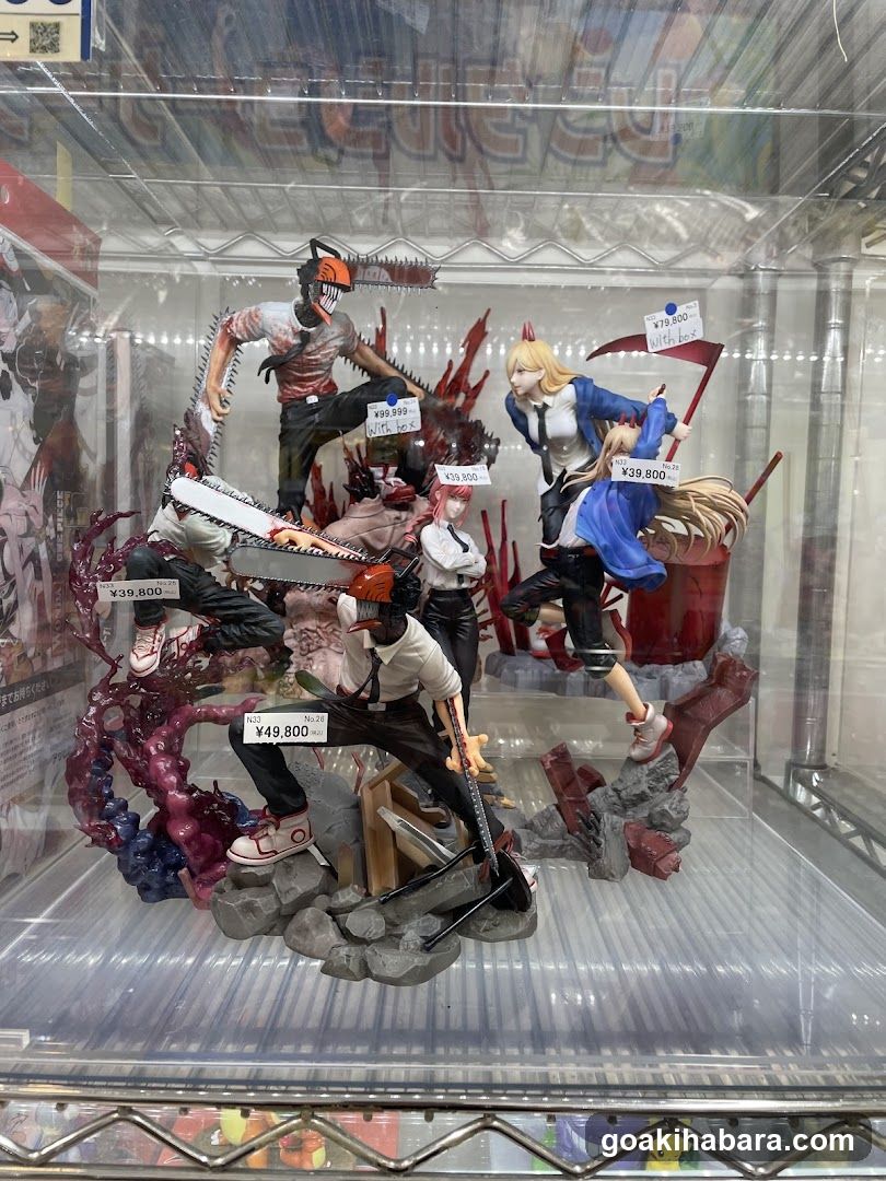 Chainsaw Man Figure Display