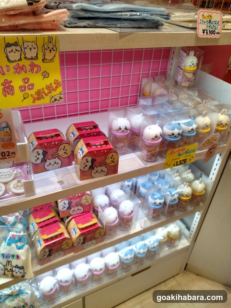 Cute Merchandise Display Shelf