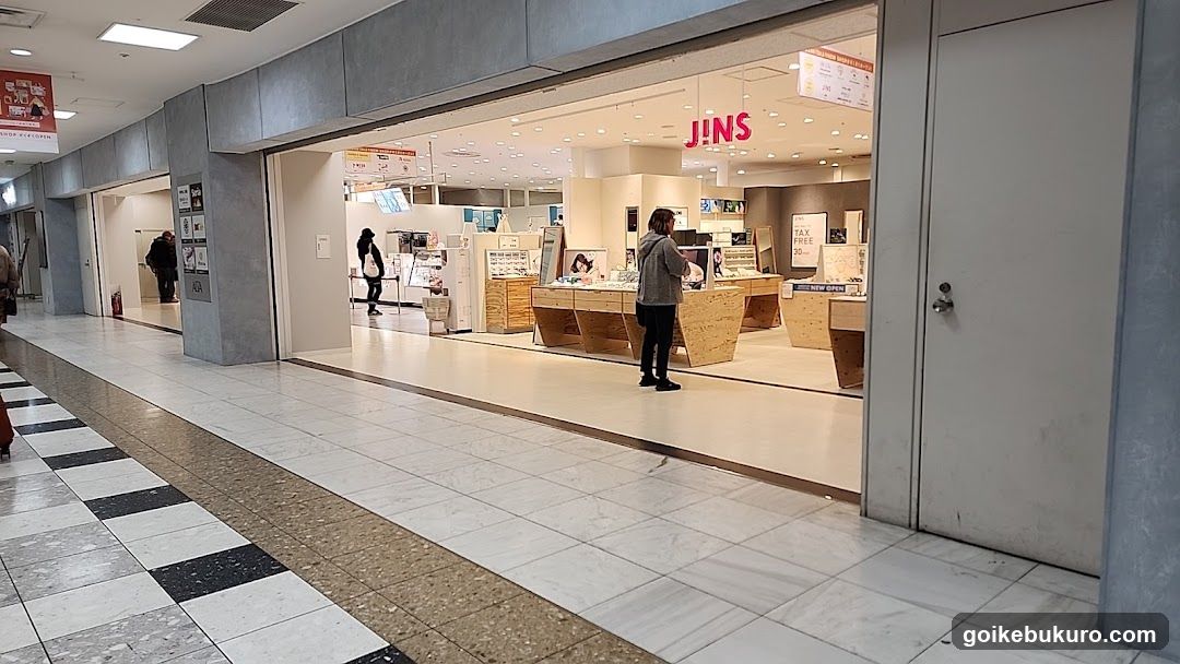 JINS Store Interior View