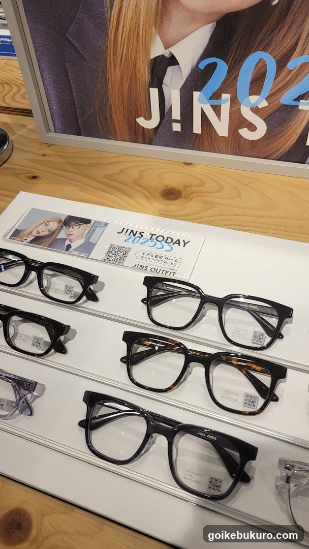 JINS Glasses Display