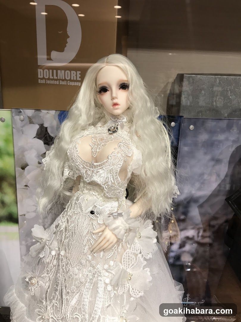 Dollmore Ball Jointed Doll Company Display