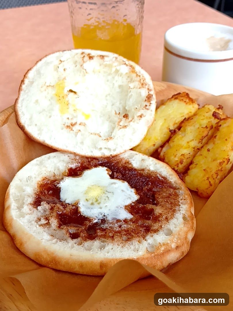 Breakfast with Egg and Hash Browns