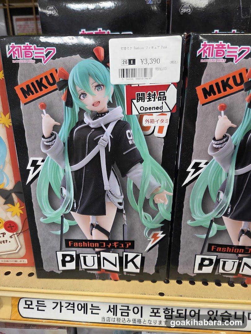 Hatsune Miku Fashion Punk Figure Display