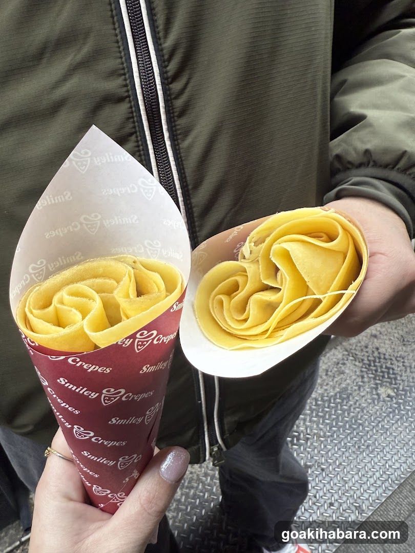 Crepes in paper cones and cup