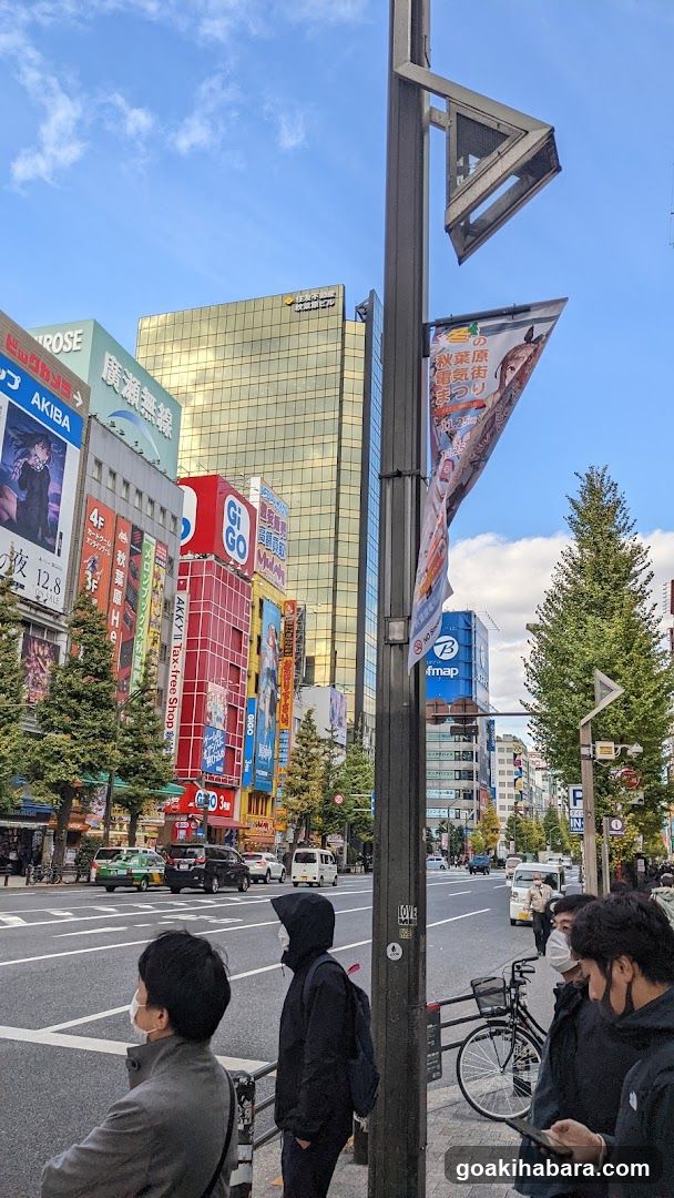 Urban Street Scene with Pedestrians and Buildings