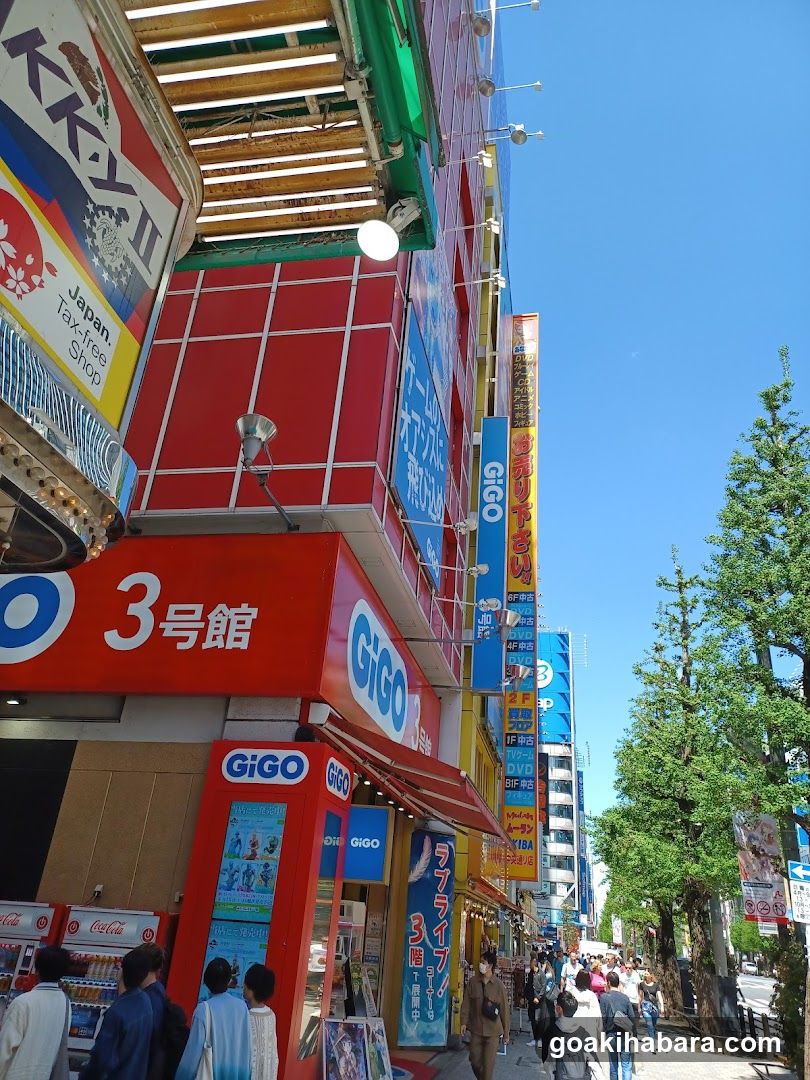 Gigo Storefront with Pedestrians