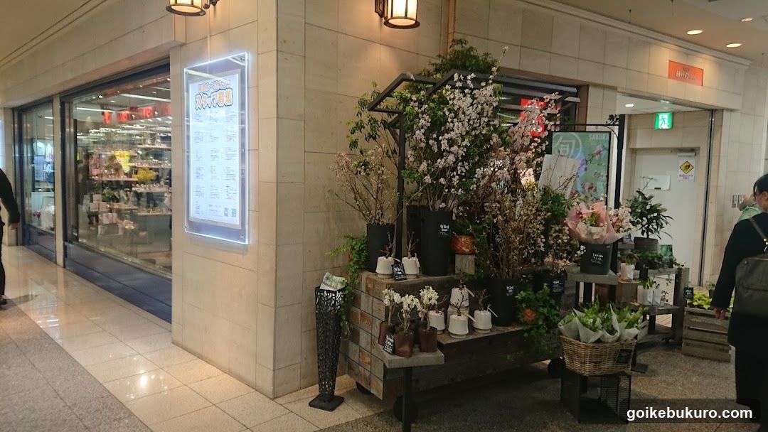 Flower Shop Display in Mall Corridor