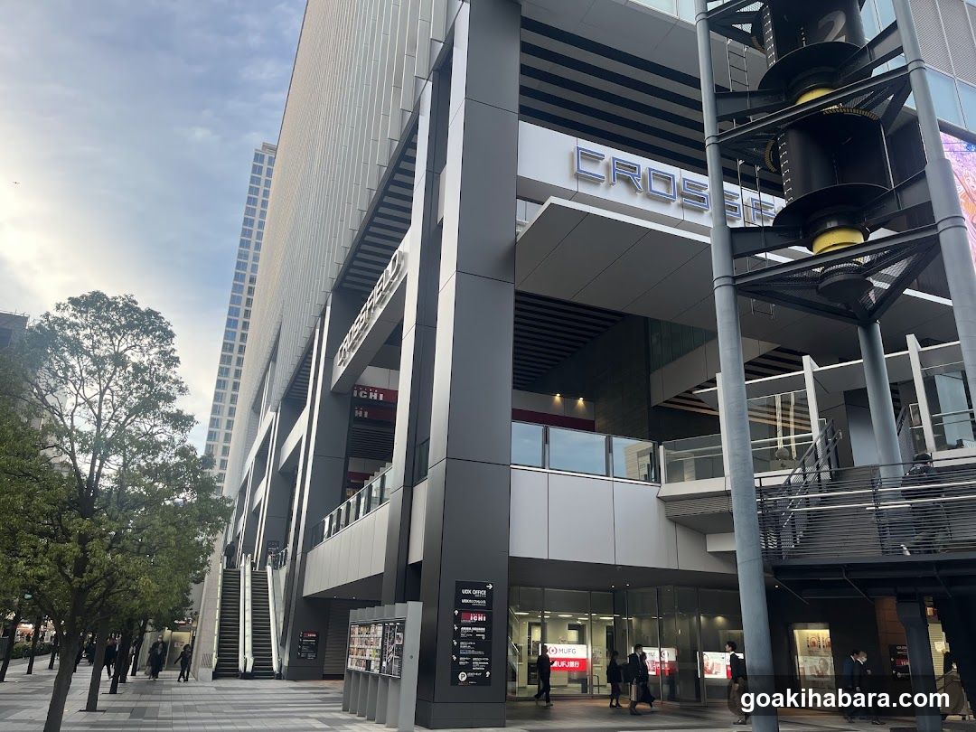 CROSSBUILD Exterior View