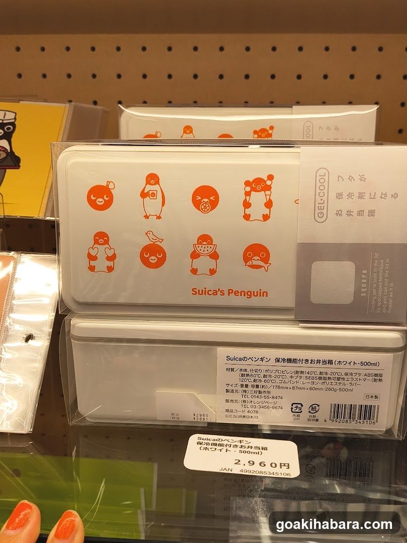 Suica's Penguin Gel Coool Pen Case Display