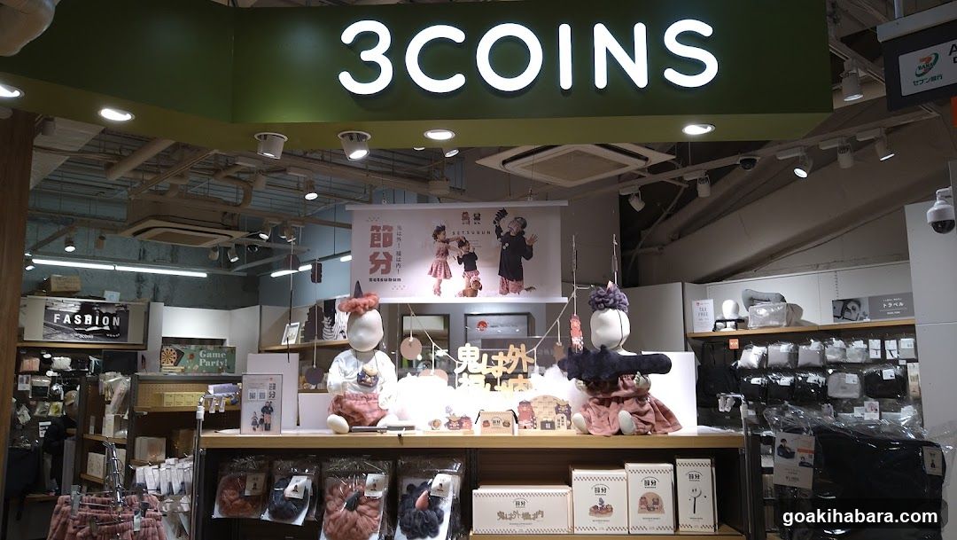 3COINS Store Interior Display
