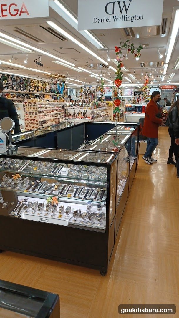 Jewelry Store Interior Display