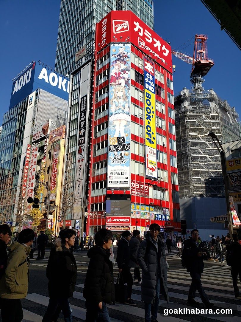 Urban Street Scene with Pedestrians and Buildings
