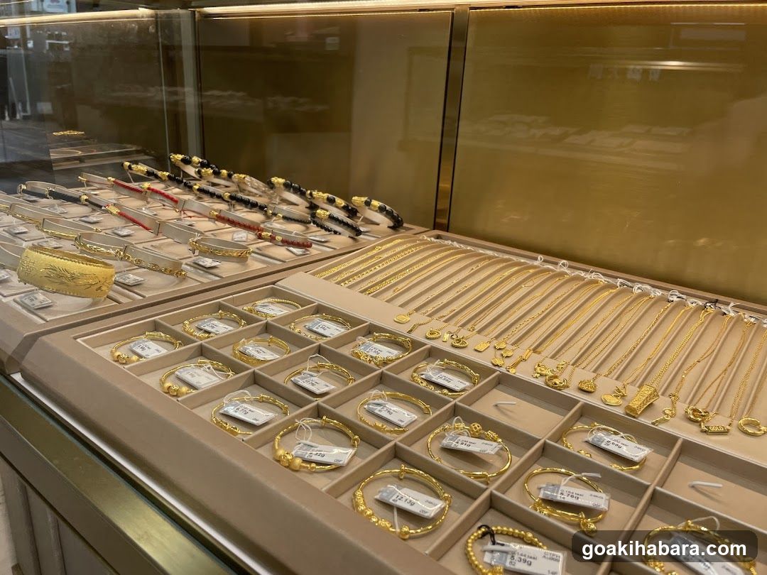 Gold Jewelry Display Case