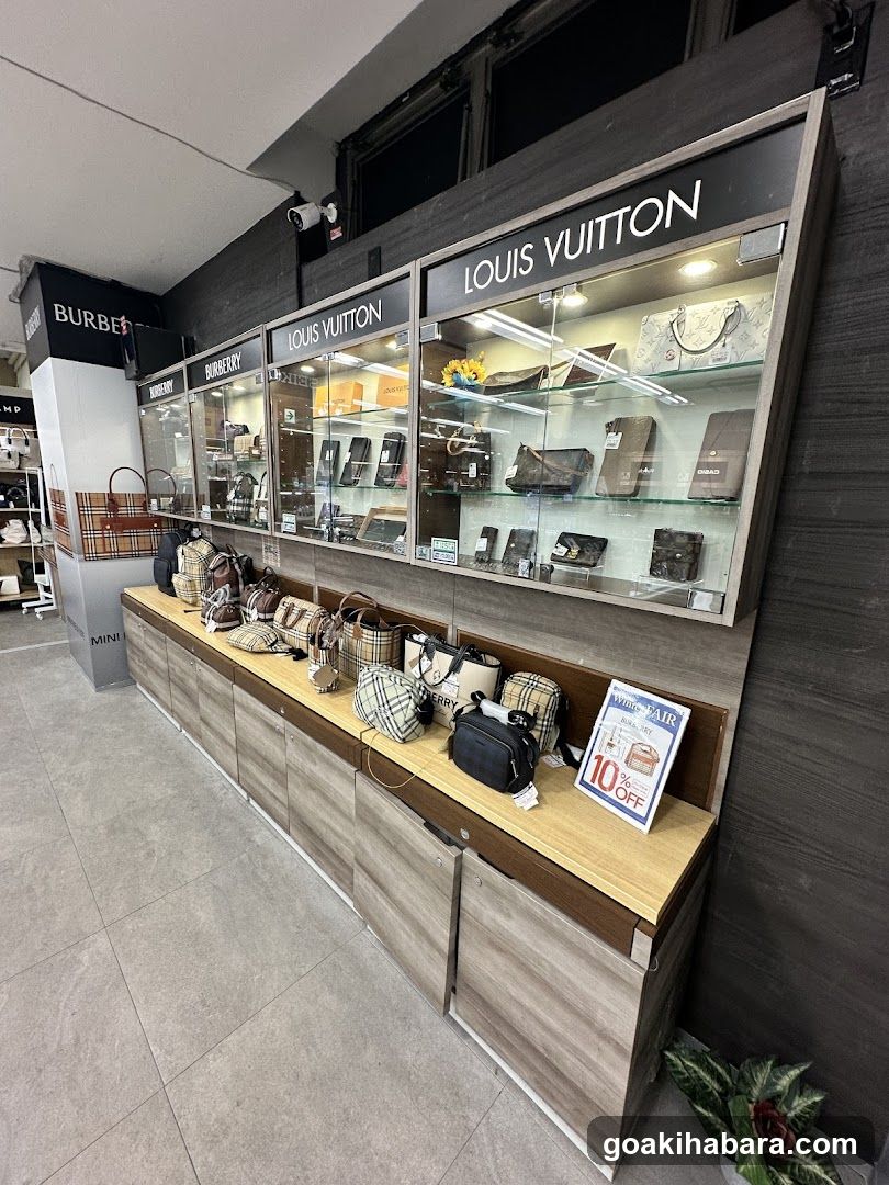 Luxury Brand Display Counter