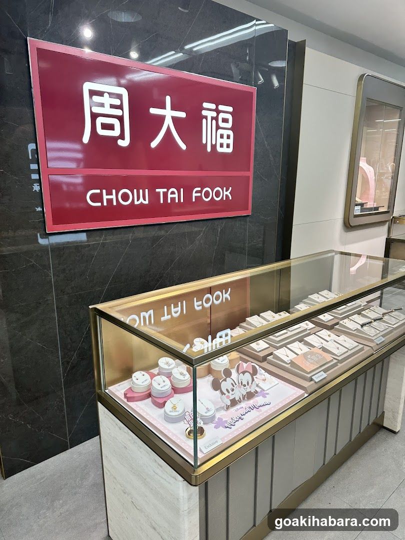 Chow Tai Fook Storefront Interior View