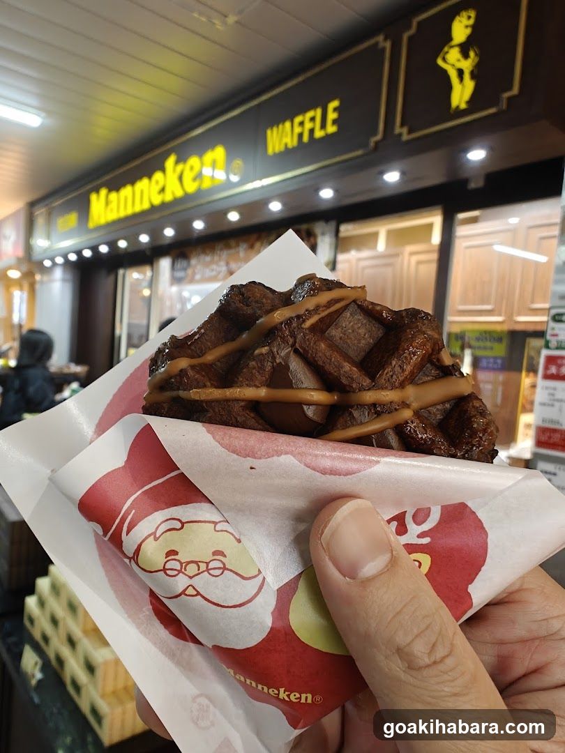 Manneken Waffle Shop Interior