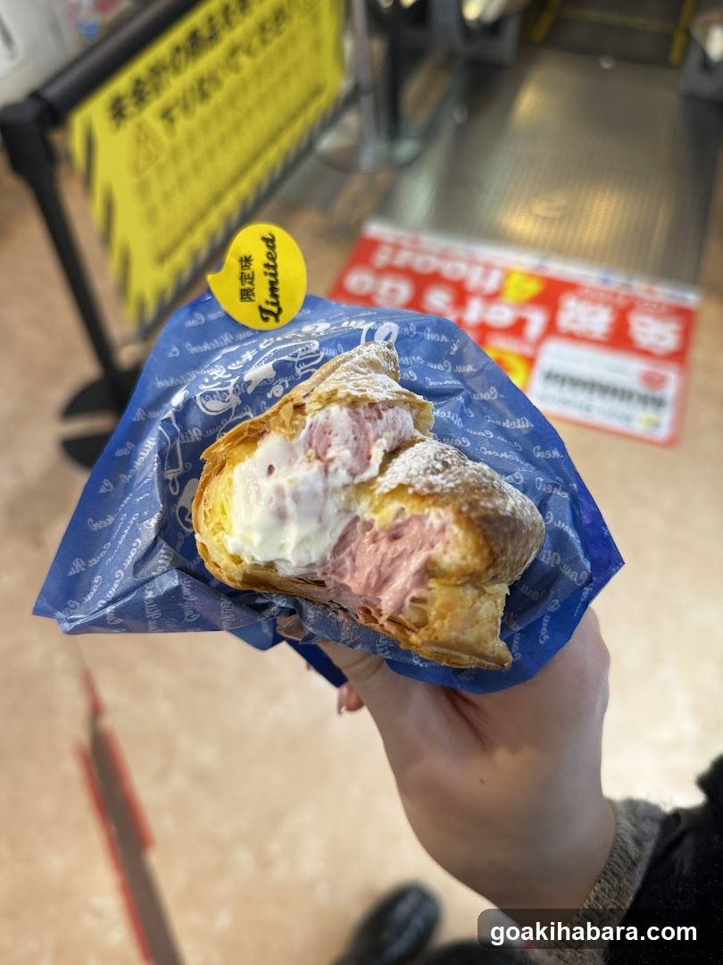 Pastry with cream filling