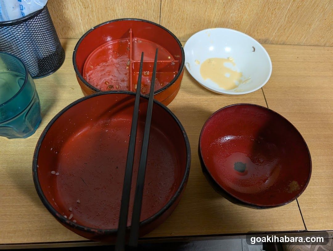 Used Tableware Set