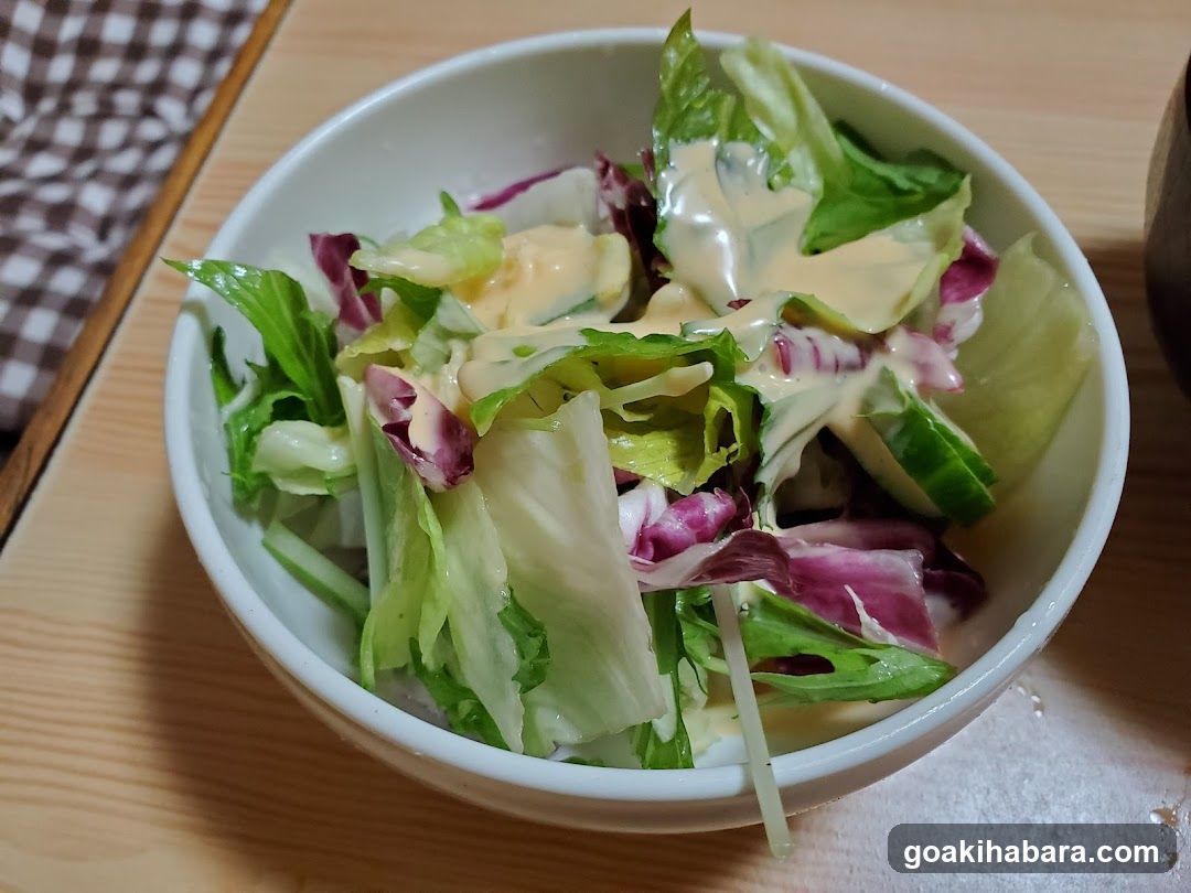 Salad Bowl with Dressing