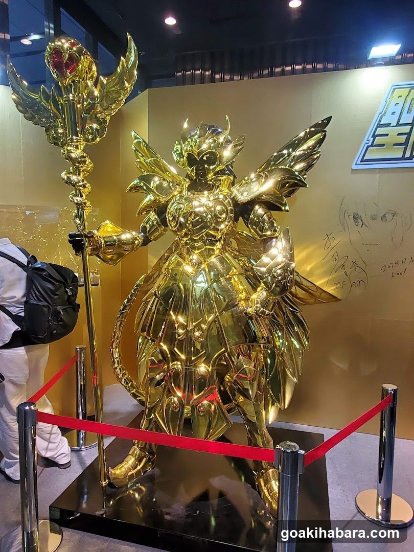 Golden Saint Seiya Statue Display
