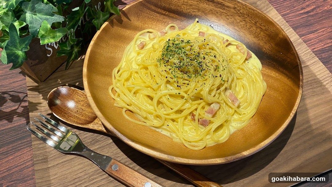 Creamy Pasta with Ham and Parsley