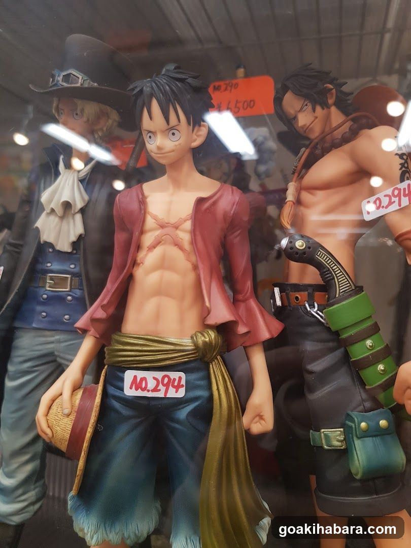 One Piece Figure Display