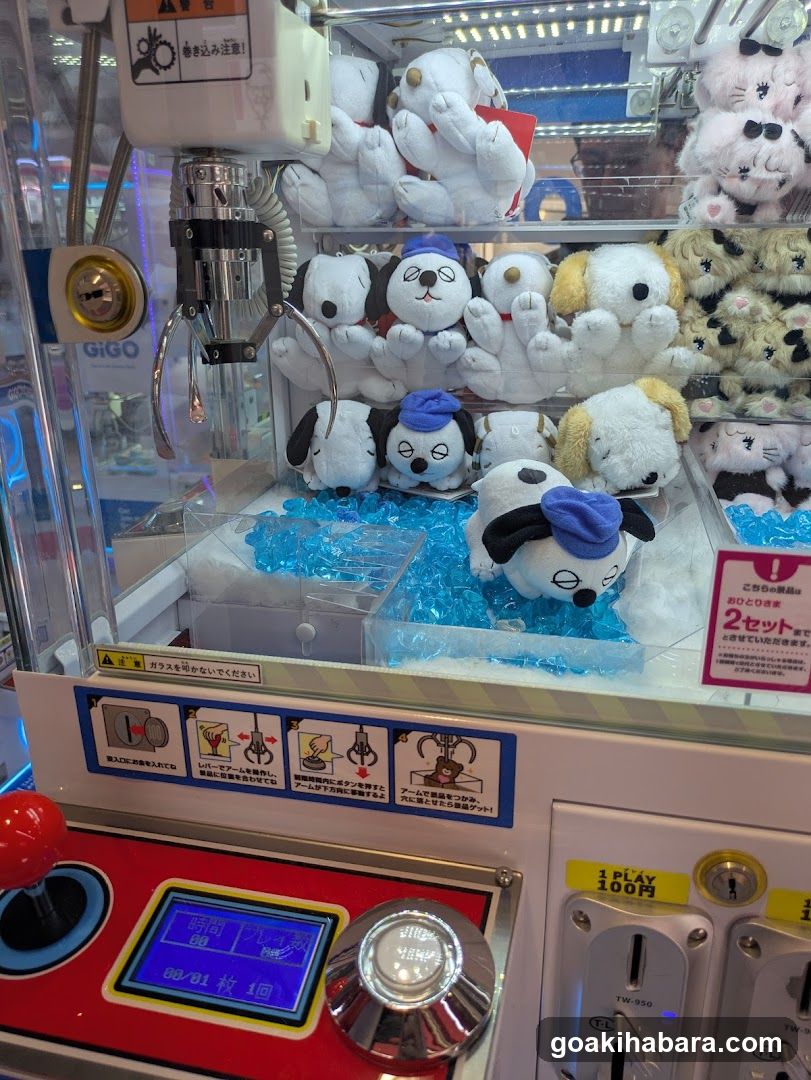 Gigoo Claw Machine with Plushies