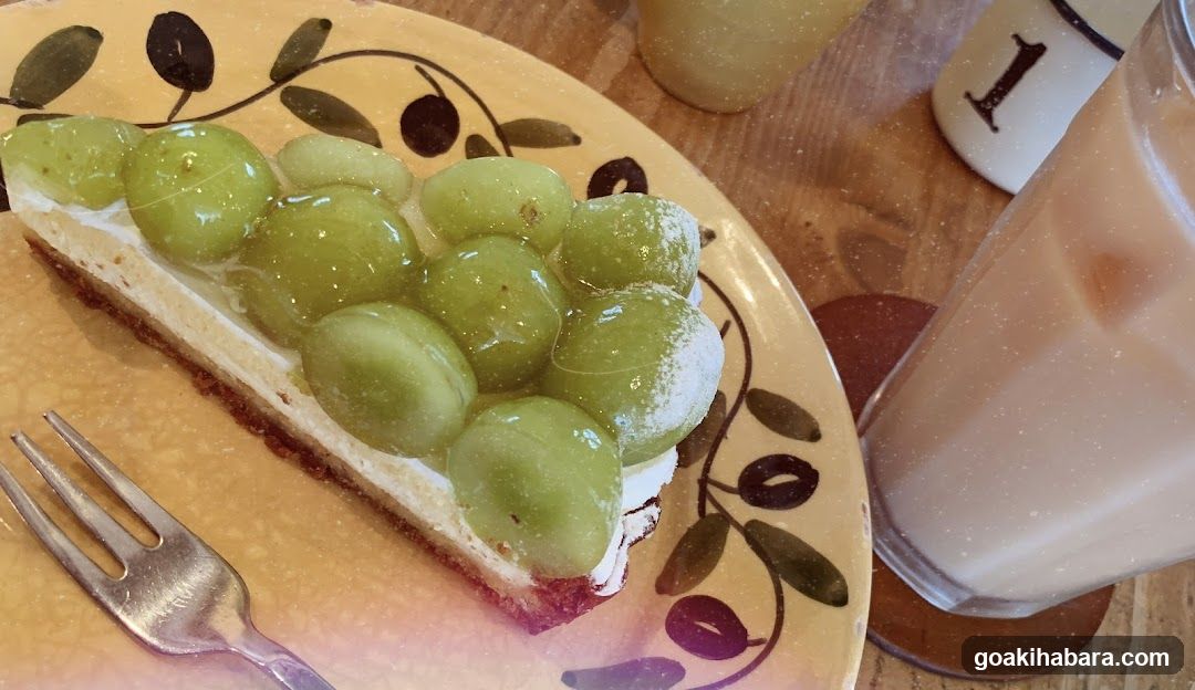 Grape Cake with Milk